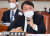 윤석열 검찰총장이 22일 국회에서 열린 법제사법위원회 대검찰청 국정감사에서 질의에 답변하고 있다.