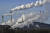 독일 겔젠키르첸의 석탄발전소 굴뚝이 수증기와 온실가스를 내뿜고 있다. AP=연합뉴스