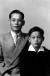 고 이병철 삼성창업주(왼쪽)와 함께 찍은 이건희 회장(오른쪽)의 유년 사진. 