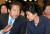 2012년 10월 당시 박근혜 새누리당 대통령 후보와 김무성 선대본부장이 선거대책위원회 워크숍에서 이야기를 나누고 있다.