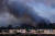 26일(현지시간) 미국 캘리포니아주의 산불이 바람을 타고 번지며 도시가 연기에 휩싸이고 있다. 로이터=연합뉴스