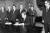노태우 대통령이 1992년 2월 17일 정원식 총리(사진 맨 오른쪽) 등이 지켜보는 가운데 남북 기본합의서와 한반도 비핵화에 관한 공동선언에 서명하고 있다. [중앙포토]