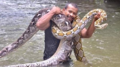 "16년 키운 비단뱀, 무게만 240㎏" 말레이시아 36세 '타잔'