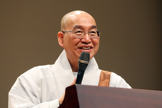 법륜 스님이 강원용 목사에 이어 국내에서는 두 번째로 니와노 평화상을 수상했다. [중앙포토]