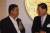 1995년 호암상 시상식에서 얘기를 나누는 이건희 회장(오른쪽)과 예술부문 수상자인 비디오 아티스트 백남준. [중앙포토]