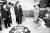 1990년 7월 이건희 회장(왼쪽)과 고건 서울시장이 삼성복지재단이 건립해 서울시에 기증한 신길동 ‘꿈나무 어린이집’을 둘러보고 있다. [중앙포토]