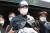 4월 26일 구속 전 피의자 심문(영장실질심사)을 받기 위해 경기도 수원남부경찰서 유치장에서 나오는 김봉현 전 회장의 모습. 연합뉴스