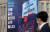 11월 1일부터 15일까지 ‘2020 코리아세일페스타’가 열린다. 사진은 27일 서울 중구 서울도서관 외벽에 붙은 코리아세일페스타 현수막. 뉴스1