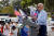 미국 민주당 대선 후보 조 바이든 전 부통령이 29일 플로리다에서 드라이브인 유세를 하고 있다. [로이터=연합뉴스] 