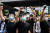 홍콩의 범죄인 인도법 개정안 반대 시위대. 공안당국의 안면인식 기술에 노출되지 않기 위해 마스크와 물안경을 썼다. [AP=연합뉴스]