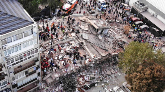 [사진]진도 7.0 강진…"최소 19명 사망, 700여명 부상" 사진으로 보는 터키·그리스 지진 현장