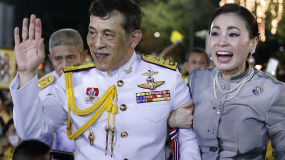 태국 국왕, 반정부 시위대에 "똑같이 사랑해"…이례적인 답변