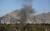 2일 총격테러가 일어난 카불대 안에서 연기가 피어오르고 있다. Xinhua=연합뉴스