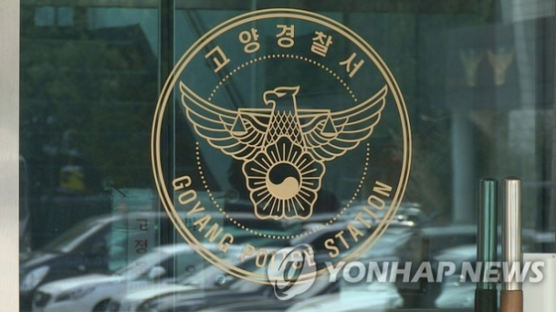 내리막길 의식잃은 버스기사…승객이 휘청이는 운전대 잡았다