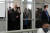 미시간주 디트로이트에서 트럼프 대통령 지지자들이 개표소에 난입해 개표 중단 시위를 하는 모습. 로이터=연합뉴스