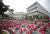 6일 오후 정부세종청사 교육부 앞에서 초등돌봄전담사 전국파업투쟁대회가 열리고 있다. 연합뉴스
