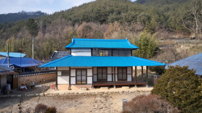 전북 시골에 2층으로 지어진 전통 한옥이 세워진 이유는?