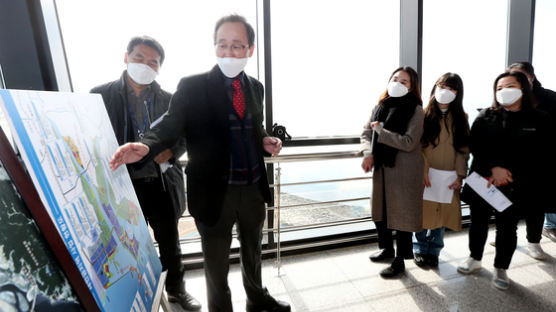 "환경·개발 모두 생각하면…" 새만금 해수유통 반대한 전북지사