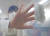 지난 5월 27일 오전 경기도 수원시의 한 학교에서 학생이 신종 코로나바이러스 감염증(코로나19) 예방을 위해 마스크를 쓴 채 투명 칸막이를 소독하고 있다. 뉴스1