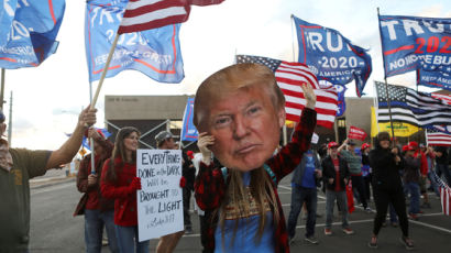 "도둑질 막아라" 트럼프 지지자들 100만명 'MAGA 행진'
