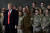 도널드 트럼프 미국 대통령은 지난해 11월 28일 추수감사절을 맞아 아프가니스탄 바그람 공군기지를 깜짝 방문했다. 트럼프 대통령은 1월까지 아프간 주둔 미군을 4500명에서 2500명으로 줄이라고 명령했다. [AFP=연합뉴스]