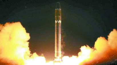 美, 해상 요격기로 ‘北 ICBM 가정’ 발사체 격추시험 성공