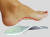 교정용 깔창은 단순히 발을 편하게 한다기보다는 오히려 발은 불편하더라도, 체형을 바로잡는 방식이다. [사진 Vveia784 on Wikimedia Commons]