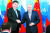 지난 7월 11일(현지시간) 러시아 블라디보스토크에서 열린 동방경제포럼 참석 차 러시아를 방문한 시진핑 중국 국가주석이 블라디미르 푸틴 러시아 대통령을 만나 악수하고 있다. [AP=연합뉴스]