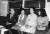 84년 5월 22일 서울지하철 2호선 전구간 개통식에 참석한 뒤 지하철을 시승하고 있는 전두환 당시 대통령 내외.(왼쪽 첫째와 둘째) 이 행사에서 노인 무료 탑승 지시가 있었다. [중앙일보]