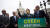 미국 민주당 알렉산드리아 오카시오-코르테스 연방하원의원(가운데)이 지난 5월 그린뉴딜 캠페인을 벌이고 있다.로이터=연합뉴스