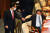 김태년(오른쪽) 더불어민주당, 주호영 국민의힘 원내대표가 지난 19일 국회 본회의장에서 주먹인사를 하고 있다. [국회사진기자단]