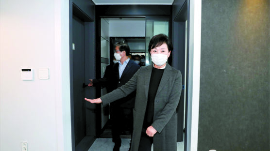 [사진] 임대주택 방문한 김현미