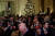 지난해 12월 11일 백악관에서 열린 유대교 축제 하누카 행사에서 참석자들이 트럼프 대통령을 기다리고 있다.［AFP=연합뉴스］