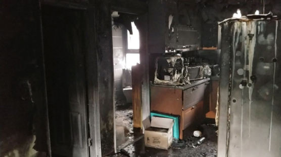 부산 금정구서 아파트 화재…1명 사망·24명 연기흡입
