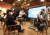 지난 24일 로컬라이즈 군산에서 청년 창업가들과 대화하고 있는 최태원 SK회장(오른쪽). 사진 SK