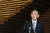 스가 요시히데(菅義偉) 일본 총리가 지난 21일 일본 총리관저에서 신종 코로나바이러스 감염증(코로나19)이 급격히 확산한 것에 관한 대책을 설명하고 있다. [연합뉴스]