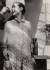 샬롯 페리앙의 사진 '접시를 들고 있는 르 코르뷔지에의 손과 샬롯 페리앙'. 1928 ⓒ Archives Charlotte Perriand