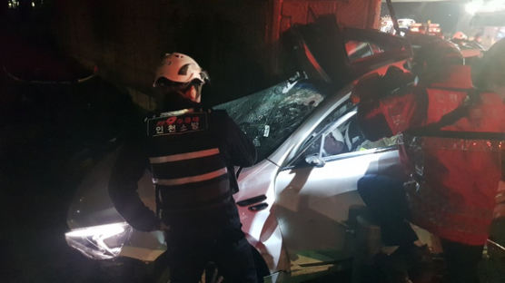 인천공항고속도로 차량 추돌·전복 사고…2명 사망·3명 부상