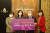 (왼쪽부터)김연순 사랑의열매 사무총장, 김나운 기부자, 예종석 사랑의열매 회장, 송주온 W아너 리더가 기념촬영을 하고 있다. 제공 사랑의열매