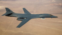 美폭격기 B-1B, 1000km 타격 '재즘' 미사일 외부장착 첫 공개