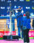우승 후 집행검 모형 앞에서 기념 촬영하는 김택진(왼쪽) 엔씨소프트 대표이사. [뉴스1]