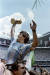 디에고 마라도나가 1986년 멕시코 월드컵에서 우승컵을 들어올리고 있다. AFP=연합뉴스