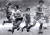 마라도나(왼쪽 둘째)는 1986년 월드컵 조별 리그에서 한국 허정무에 걷어차였다. [중앙포토]