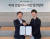 박재욱 쏘카 대표(오른쪽)와 윤경림 현대차 부사장이 지난 7월 30일 ‘미래 모빌리티 사업 협력’을 위한 MOU를 체결하는 모습. / 사진:쏘카