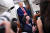 지난 9월 도널드 트럼프 미국 대통령과 케일리 매커내니 대변인이 에어 포스 원 뒤편에 위치한 프레스룸에 나타나 기자들의 질문을 받고 있다. [AFP=연합뉴스]