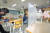 2021학년도 대학수학능력시험을 일주일 앞둔 26일 오전 경기도 수원시 수성고등학교에서 수험생의 신종 코로나바이러스 감염증(코로나19) 예방을 위한 책상 칸막이가 설치되고 있다.뉴스1 