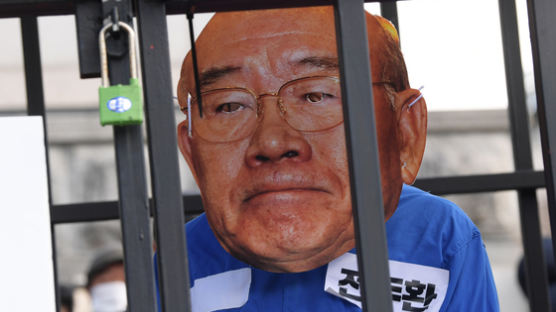 "부족함 있다면 재판부 부덕"···'전두환 집유' 판사의 고민