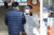 지난 21일 오전 대구 달서구 경북기계공업고등학교에서 응시자들이 고사장 입실에 앞서 손 소독과 발열체크를 받고 있다. 뉴스1 