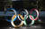 일본 도쿄 신주쿠의 도쿄올림픽 메인 스타디움 앞에 설치된 오륜마크. [AP=연합뉴스]