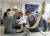 피란수도 부산 쿠킹클래스에 참여한 외국인들이 부산쿠킹클래스 스튜디오에서 직접 밀면을 제면하고 있다. ⓒBUSAN COOKING CLASS